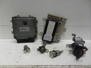 Używane Zestaw wkladek zamka (kompletny) Mitsubishi Colt Cena € 200,00 Procedura marży oferowane przez Verhoef Cars & Parts