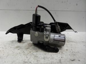 Begagnade Huvudcylinder Toyota Prius (NHW20) 1.5 16V Pris på förfrågan erbjuds av Verhoef Cars & Parts