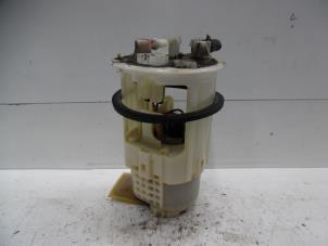 Używane Pompa benzynowa Mitsubishi Outlander (CU) 2.0 16V 4x2 Cena € 50,00 Procedura marży oferowane przez Verhoef Cars & Parts