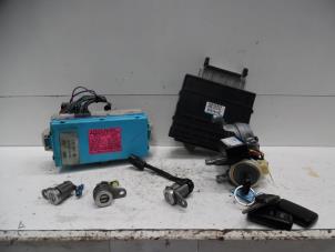 Używane Zestaw wkladek zamka (kompletny) Mitsubishi Outlander (CU) 2.0 16V 4x2 Cena € 200,00 Procedura marży oferowane przez Verhoef Cars & Parts