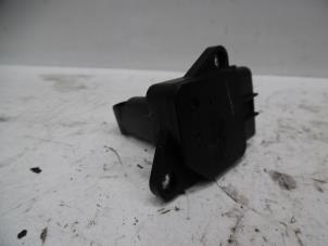 Używane Miernik ilosci powietrza Mitsubishi L-200 2.5 DI-D 4x4 Cena € 24,20 Z VAT oferowane przez Verhoef Cars & Parts