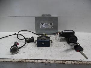 Gebruikte Slotenset Cilinder (compleet) Nissan Primera Estate (WP11) 1.6 GX 16V Prijs € 75,00 Margeregeling aangeboden door Verhoef Cars & Parts