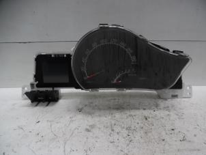 Begagnade Instrumentpanel Toyota iQ 1.0 12V VVT-i Pris € 125,00 Marginaltabell erbjuds av Verhoef Cars & Parts