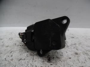 Używane Miernik ilosci powietrza Mitsubishi L-200 2.5 DI-D 4x4 Cena € 20,00 Procedura marży oferowane przez Verhoef Cars & Parts