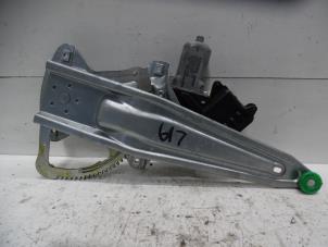 Gebruikte Ruitmechaniek 4Deurs links-achter Toyota Auris (E15) 1.8 16V HSD Full Hybrid Prijs op aanvraag aangeboden door Verhoef Cars & Parts