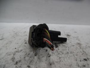 Begagnade Luftflödesmätare Toyota Hilux IV 2.5 D4-D 16V Pris på förfrågan erbjuds av Verhoef Cars & Parts