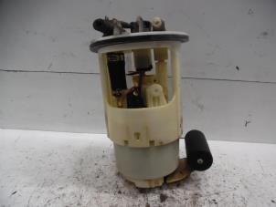 Używane Pompa benzynowa Mitsubishi Outlander (CU) 2.0 16V 4x4 Cena € 100,00 Procedura marży oferowane przez Verhoef Cars & Parts