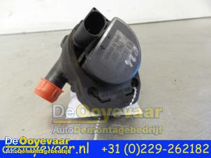 Używane Pompa wodna Mercedes GLA (156.9) 2.2 200 CDI, d 16V Cena € 25,00 Procedura marży oferowane przez Autodemontagebedrijf De Ooyevaar