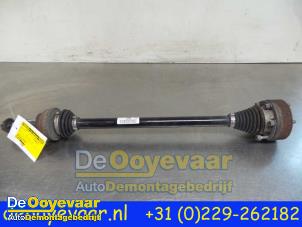 Begagnade Drivaxel, höger bak Volkswagen Passat Variant (3G5) 2.0 TDI BiTurbo 16V 4Motion Pris € 75,00 Marginaltabell erbjuds av Autodemontagebedrijf De Ooyevaar