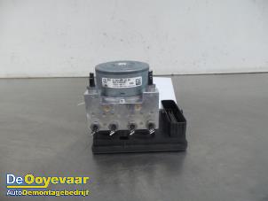 Begagnade ABS-pump Mercedes C Estate (S205) C-200 2.0 CGI 16V Pris € 149,99 Marginaltabell erbjuds av Autodemontagebedrijf De Ooyevaar