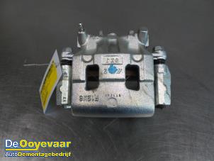 Gebruikte Remklauw (Tang) rechts-voor Mitsubishi Outlander (GF/GG) 2.4 16V PHEV 4x4 Prijs € 35,00 Margeregeling aangeboden door Autodemontagebedrijf De Ooyevaar