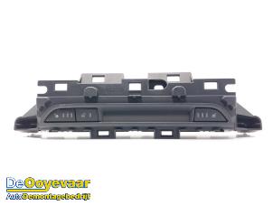 Gebruikte Stoelverwarmings Schakelaar Mazda CX-5 II (KF) 2.0 SkyActiv-G 165 16V 2WD Prijs € 49,99 Margeregeling aangeboden door Autodemontagebedrijf De Ooyevaar