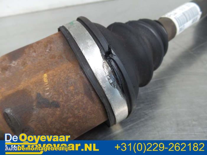 Aandrijfas rechts-voor van een Citroën DS5 (KD/KF) 2.0 HDiF 160 16V 2013