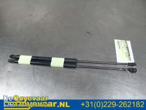 Begagnade Set med gasfjädrar, baklucka BMW 1 serie (F20) 118d 2.0 16V Pris € 5,00 Marginaltabell erbjuds av Autodemontagebedrijf De Ooyevaar