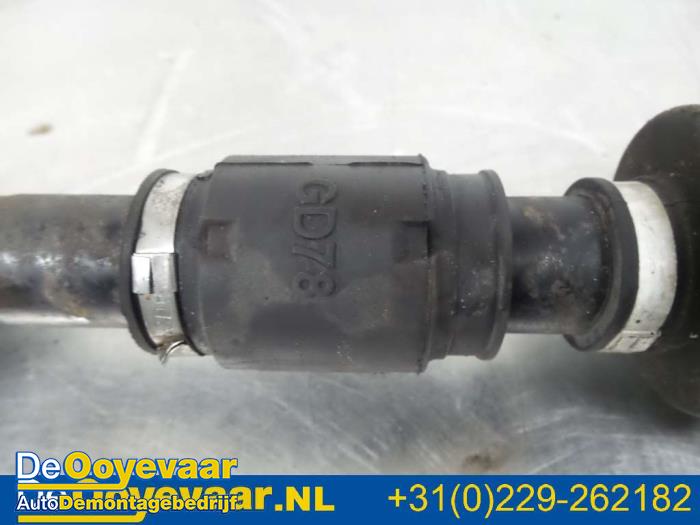 Drivaxel, höger fram från en Audi A4 Avant (B6) 1.9 TDI PDE 130 2004