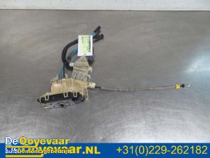 Używane Mechanizm blokady drzwi prawych tylnych wersja 4-drzwiowa Mercedes E Estate (S212) E-350 CDI V6 24V BlueEfficiency Cena € 15,00 Procedura marży oferowane przez Autodemontagebedrijf De Ooyevaar