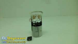 Używane Elektryczna pompa paliwa BMW 1 serie (E87/87N) 118i 16V Cena € 19,99 Procedura marży oferowane przez Autodemontagebedrijf De Ooyevaar