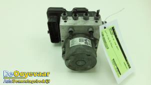 Begagnade ABS-pump Citroen C3 (SX/SW) 1.6 Blue HDi 75 16V Pris € 149,99 Marginaltabell erbjuds av Autodemontagebedrijf De Ooyevaar