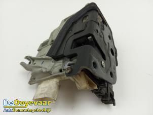Używane Mechanizm blokady drzwi prawych tylnych wersja 4-drzwiowa Audi A3 Sportback (8VA/8VF) 1.4 TFSI 16V e-tron Cena € 9,99 Procedura marży oferowane przez Autodemontagebedrijf De Ooyevaar