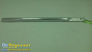 Używane Wspornik (rózne) Mercedes E (W213) E-200 2.0 Turbo 16V Cena € 24,99 Procedura marży oferowane przez Autodemontagebedrijf De Ooyevaar