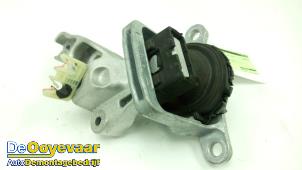 Gebruikte Versnellingsbak Steun Renault Talisman Estate (RFDK) 2.0 Blue dCi 200 Prijs € 34,99 Margeregeling aangeboden door Autodemontagebedrijf De Ooyevaar