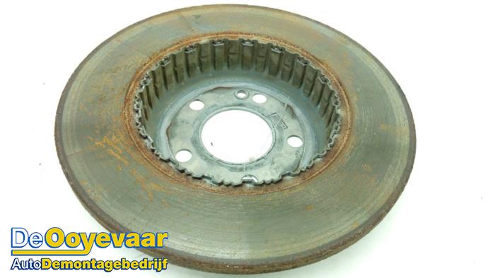 Remschijf achter van een Mercedes-Benz C Estate (S205) C-250 CDI BlueTEC, C-250 d 2.2 16V 4-Matic 2017