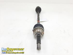 Begagnade Drivaxel, vänster fram Mitsubishi Space Star (A0) 1.2 12V Pris € 99,99 Marginaltabell erbjuds av Autodemontagebedrijf De Ooyevaar