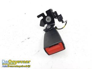 Begagnade Bakre bältesspänne, vänster Mercedes C Estate (S205) C-220 CDI BlueTEC, C-220 d 2.2 16V Pris € 24,98 Marginaltabell erbjuds av Autodemontagebedrijf De Ooyevaar