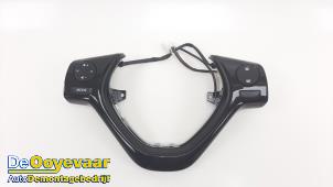 Gebruikte Schakelaar stuurbediening Peugeot 108 1.0 12V Prijs € 19,99 Margeregeling aangeboden door Autodemontagebedrijf De Ooyevaar