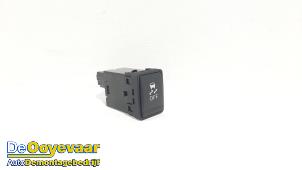 Używane Przelacznik ESP Nissan Note (E12) 1.2 68 Cena € 5,00 Procedura marży oferowane przez Autodemontagebedrijf De Ooyevaar