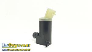 Gebruikte Ruitensproeierpomp voor Suzuki Swift (ZC/ZD) 1.2 Dual Jet 16V Prijs € 9,99 Margeregeling aangeboden door Autodemontagebedrijf De Ooyevaar