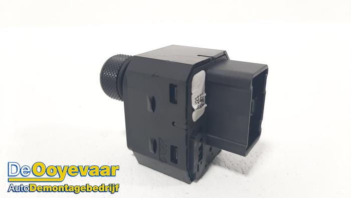 Spiegel Schakelaar van een Suzuki Swift (ZC/ZD) 1.2 Dual Jet 16V 2018