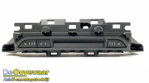 Gebruikte Stoelverwarmings Schakelaar Mazda CX-5 II (KF) 2.5 SkyActiv-G 194 16V 4WD Prijs € 69,99 Margeregeling aangeboden door Autodemontagebedrijf De Ooyevaar