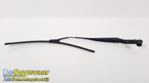 Gebruikte Ruitenwisserarm voor Mazda CX-5 II (KF) 2.5 SkyActiv-G 194 16V 4WD Prijs € 19,99 Margeregeling aangeboden door Autodemontagebedrijf De Ooyevaar