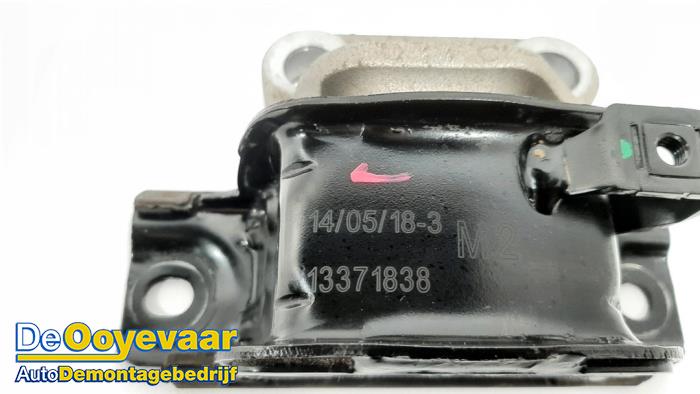 Fäste, växellåda från en Opel Corsa E 1.4 16V 2019