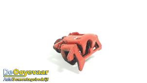 Begagnade Bakre bromsok, vänster Audi A4 (B8) 1.8 TFSI 16V Pris € 15,00 Marginaltabell erbjuds av Autodemontagebedrijf De Ooyevaar