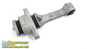 Gebruikte Versnellingsbak Steun Hyundai iX35 (LM) 2.0 GDI 16V Prijs € 19,99 Margeregeling aangeboden door Autodemontagebedrijf De Ooyevaar