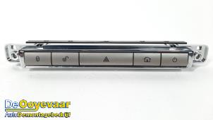 Begagnade Nödbelysningsbrytare Jaguar XF (CC9) 3.0 D V6 24V Pris € 9,99 Marginaltabell erbjuds av Autodemontagebedrijf De Ooyevaar