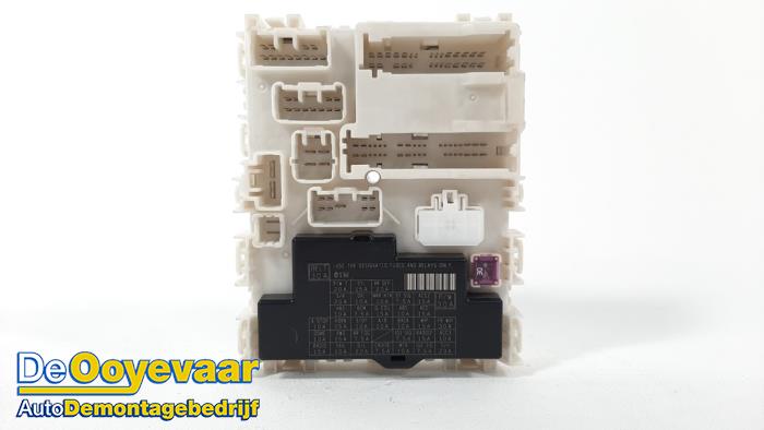 Säkringsbox från en Suzuki SX4 S-Cross (JY) 1.0 Booster Jet Turbo 12V 2019