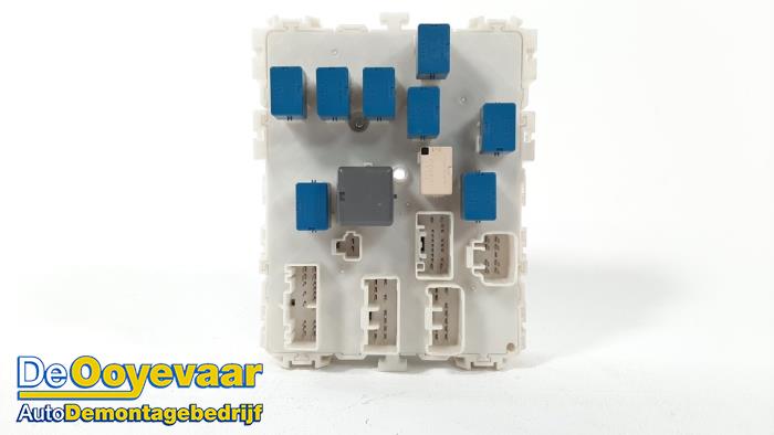 Säkringsbox från en Suzuki SX4 S-Cross (JY) 1.0 Booster Jet Turbo 12V 2019