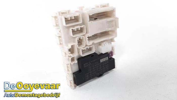 Säkringsbox från en Suzuki SX4 S-Cross (JY) 1.0 Booster Jet Turbo 12V 2019