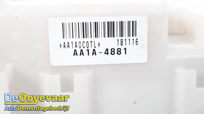 Säkringsbox från en Suzuki SX4 S-Cross (JY) 1.0 Booster Jet Turbo 12V 2019