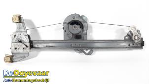Begagnade Fönstermekanism, 2-dörrars, vänster fram Toyota Aygo (B10) 1.0 12V VVT-i Pris € 9,99 Marginaltabell erbjuds av Autodemontagebedrijf De Ooyevaar