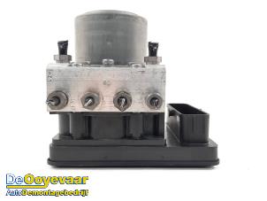 Begagnade ABS-pump Mercedes C (W205) C-180 1.6 16V Pris € 375,00 Marginaltabell erbjuds av Autodemontagebedrijf De Ooyevaar