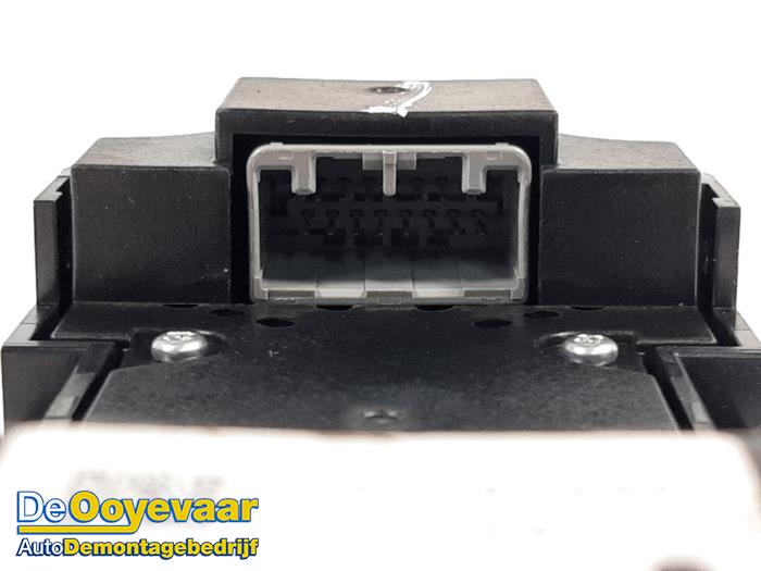 Brytare, parkeringsbroms från en Volvo S90 II 2.0 D4 16V 2017