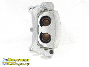 Gebruikte Remklauw (Tang) rechts-voor Mitsubishi Eclipse Cross (GK/GL) 2.4 16V PHEV 4x4 Prijs € 35,00 Margeregeling aangeboden door Autodemontagebedrijf De Ooyevaar