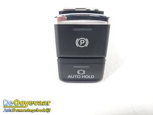 Begagnade Brytare, parkeringsbroms Mitsubishi Outlander (GF/GG) 2.0 16V PHEV 4x4 Pris € 19,99 Marginaltabell erbjuds av Autodemontagebedrijf De Ooyevaar