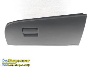 Gebruikte Handschoenenkastje Opel Insignia Grand Sport 1.5 CDTI 12V Prijs € 25,00 Margeregeling aangeboden door Autodemontagebedrijf De Ooyevaar