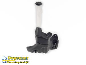 Gebruikte Ruitensproeiertank voor Opel Insignia Grand Sport 1.5 CDTI 12V Prijs € 15,00 Margeregeling aangeboden door Autodemontagebedrijf De Ooyevaar