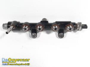 Begagnade Bränsleinsprutningsmunstycke Ford Transit Connect (PJ2) 1.5 EcoBlue Pris € 25,00 Marginaltabell erbjuds av Autodemontagebedrijf De Ooyevaar